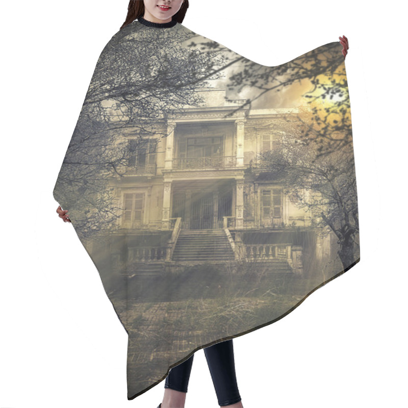 Personality  Scary Haunted House Hair Cutting Cape