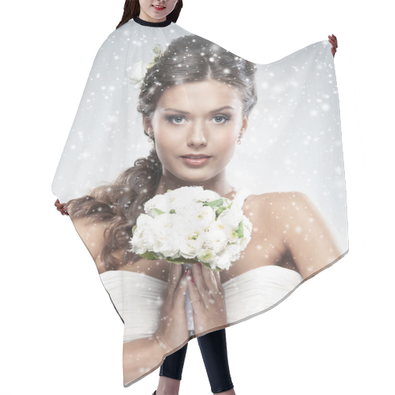 Personality  Young Attractive Bride With The Bouquet Of White Roses Hair Cutting Cape