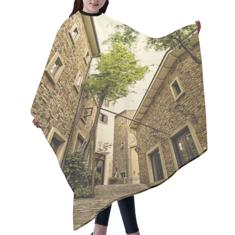 Personality  Town In Europe Amorous Feelings Hair Cutting Cape