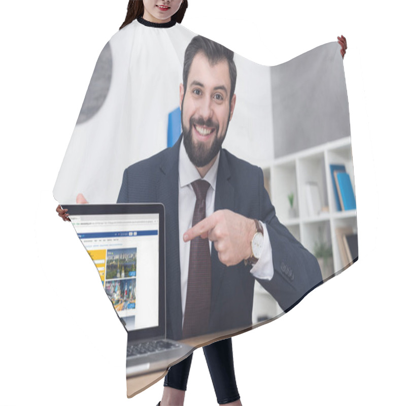 Personality  Portrait Of Smiling Businessman Pointing At Laptop At Workplace In Office Hair Cutting Cape