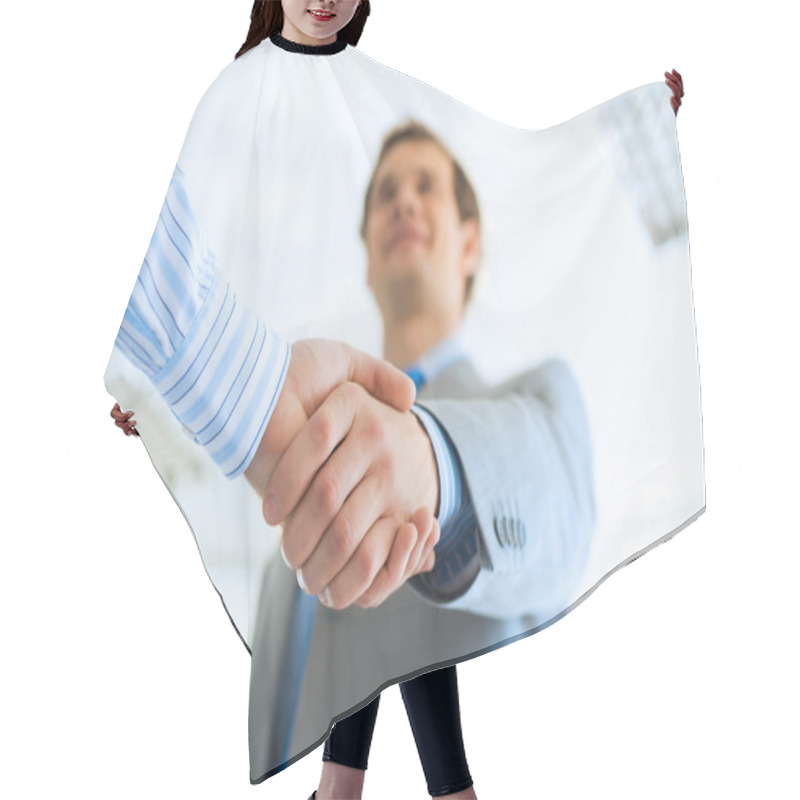 Personality  Businessman Shaking Hands With A Colleague Hair Cutting Cape