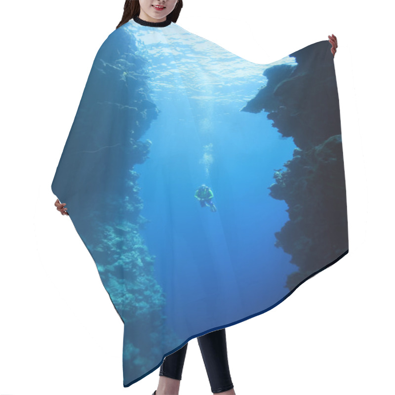 Personality  Diver Swimming Between Underwater Cliffs Hair Cutting Cape