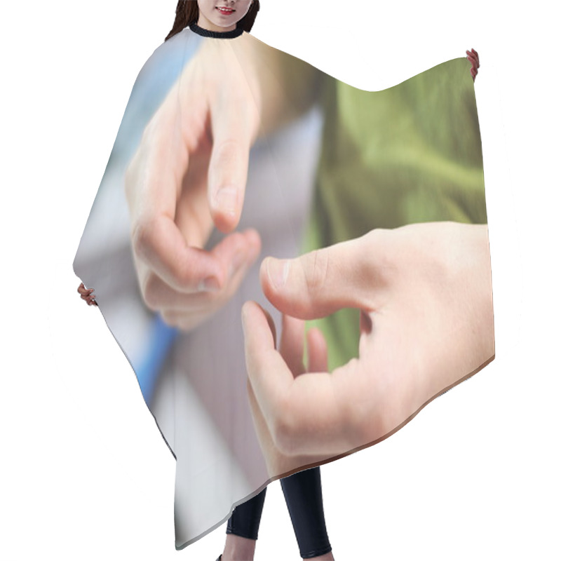 Personality  Hands Of Engeneer Hair Cutting Cape