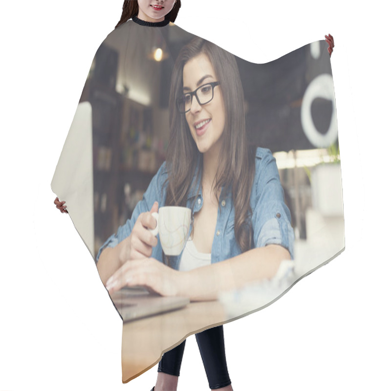 Personality  Hipster Woman Using Laptop Hair Cutting Cape