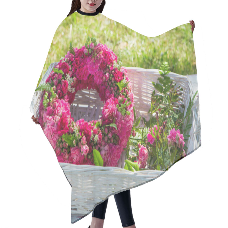 Personality  Wreath Of Roses And Accessories Hair Cutting Cape