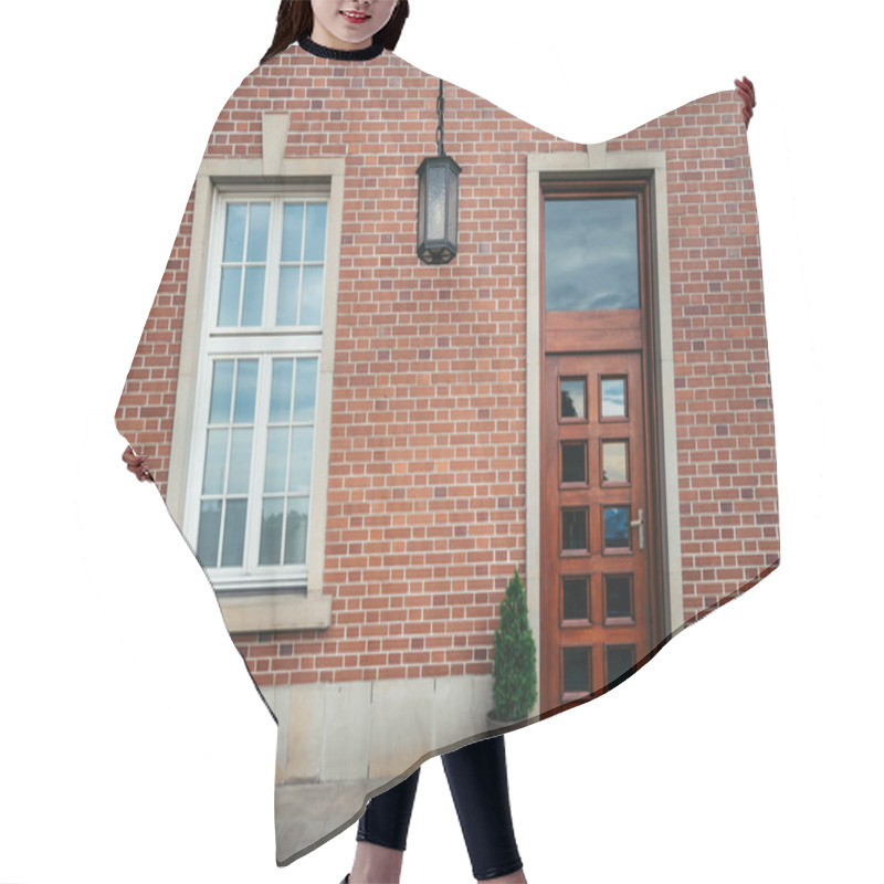 Personality  Red Brick Town House Hair Cutting Cape