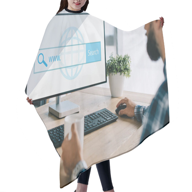 Personality  Cropped Shot Of Seo Manager With Cup Of Coffee Using Computer With Website Hair Cutting Cape