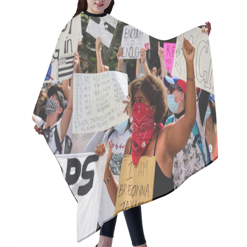 Personality  Miami Downtown, FL, USA - MAY 31, 2020: Police And Breonna Taylor Poster. Woman On Peaceful Protests In The US Against The George Floyd Death: People Are Protesting. Female Activist Protestor. Hair Cutting Cape