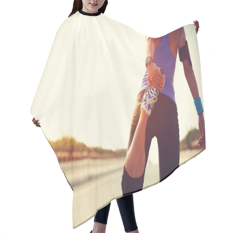 Personality  Woman Runner Stretching Legs Hair Cutting Cape