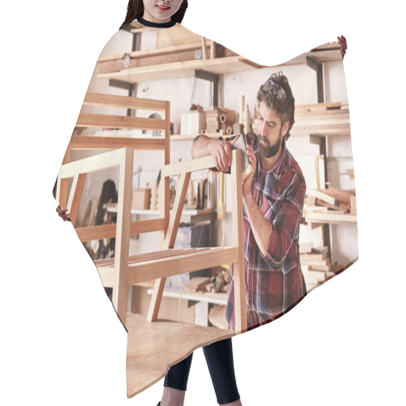 Personality  Artisan Carefully Sanding Chair Frame Hair Cutting Cape