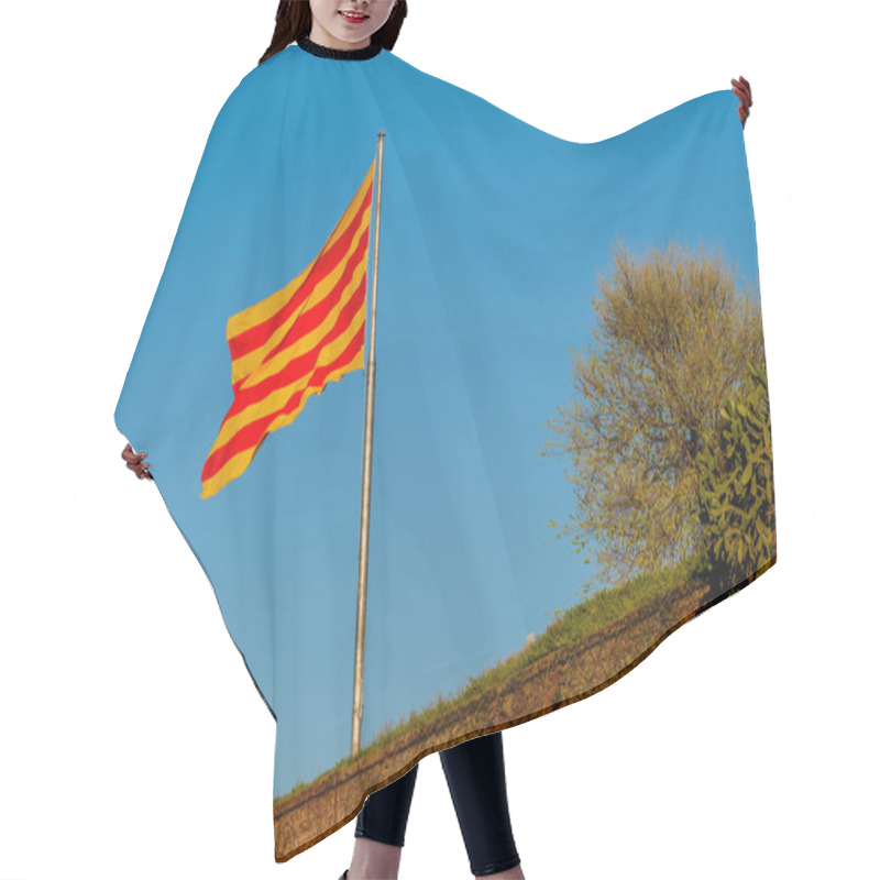 Personality  Catalonia Flag Waving On The Wind  Hair Cutting Cape