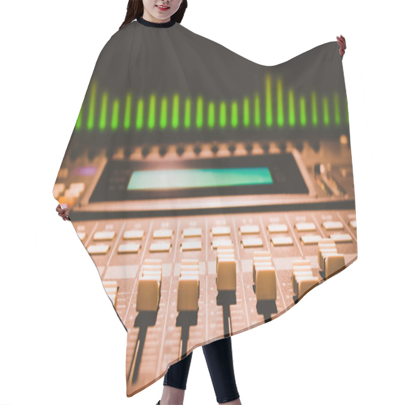 Personality  Digital Sound Mixer With Volume Unit Meter Hair Cutting Cape