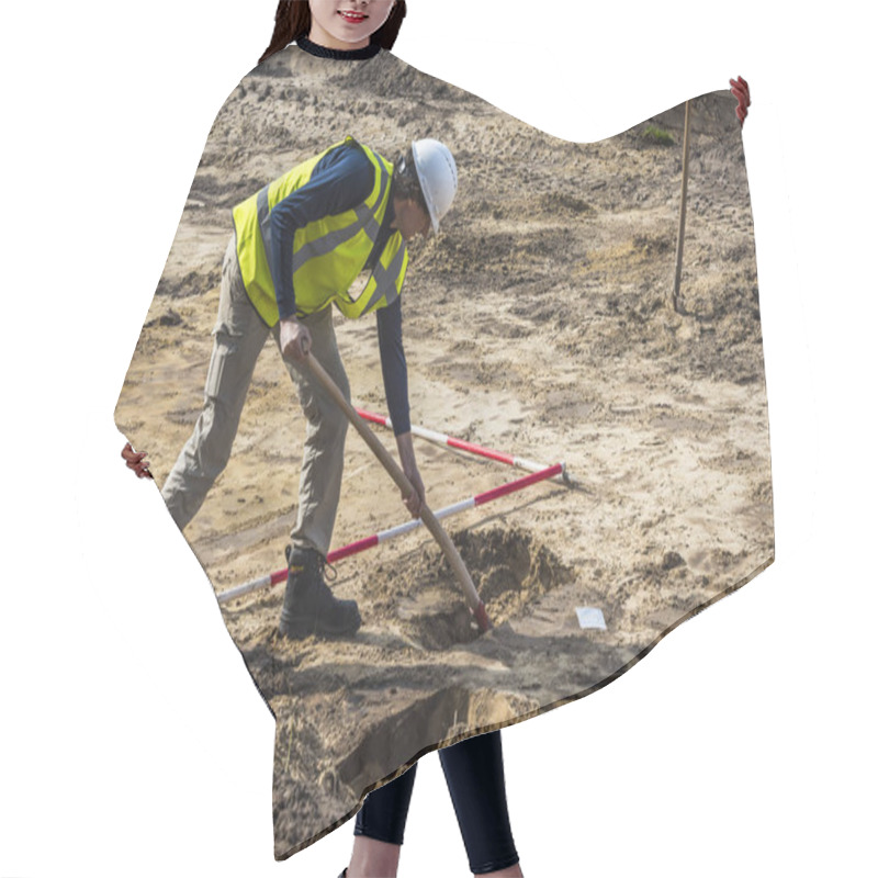 Personality  Archeology Excavation Driebergen Man Shovel Hair Cutting Cape