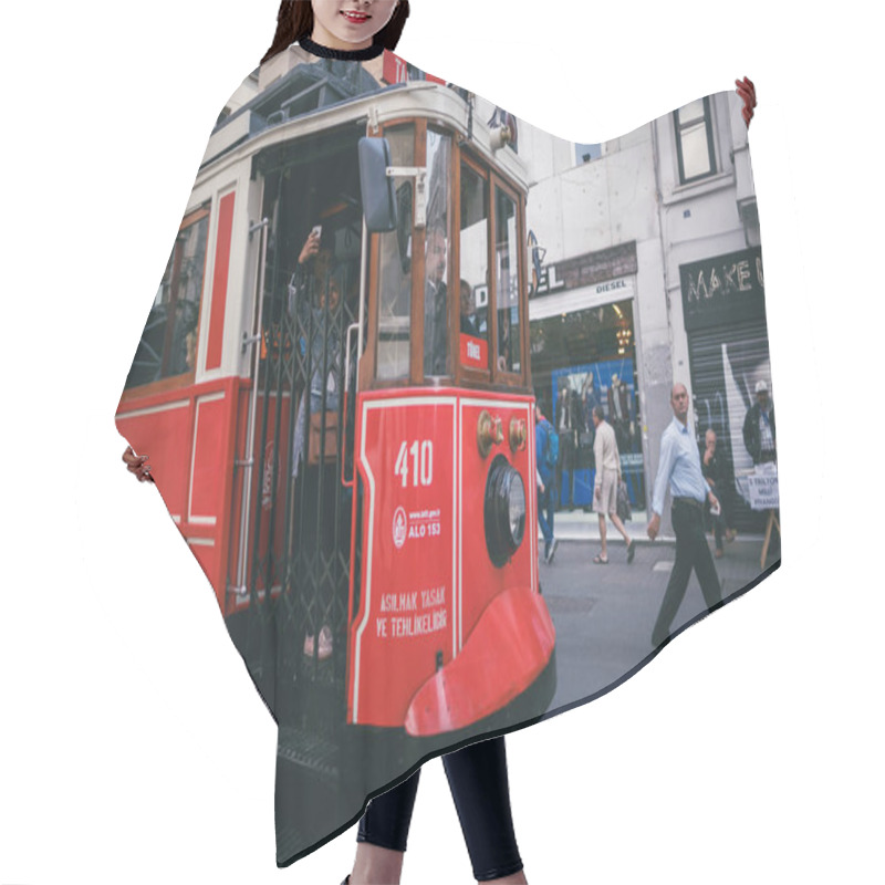 Personality  Pedestrians And Passengers Hair Cutting Cape