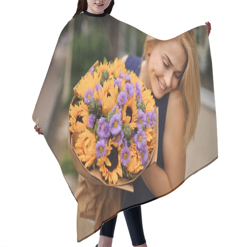 Personality  Young Smiling Blonde Woman Is Holding Bright Summer Bouquet Hair Cutting Cape