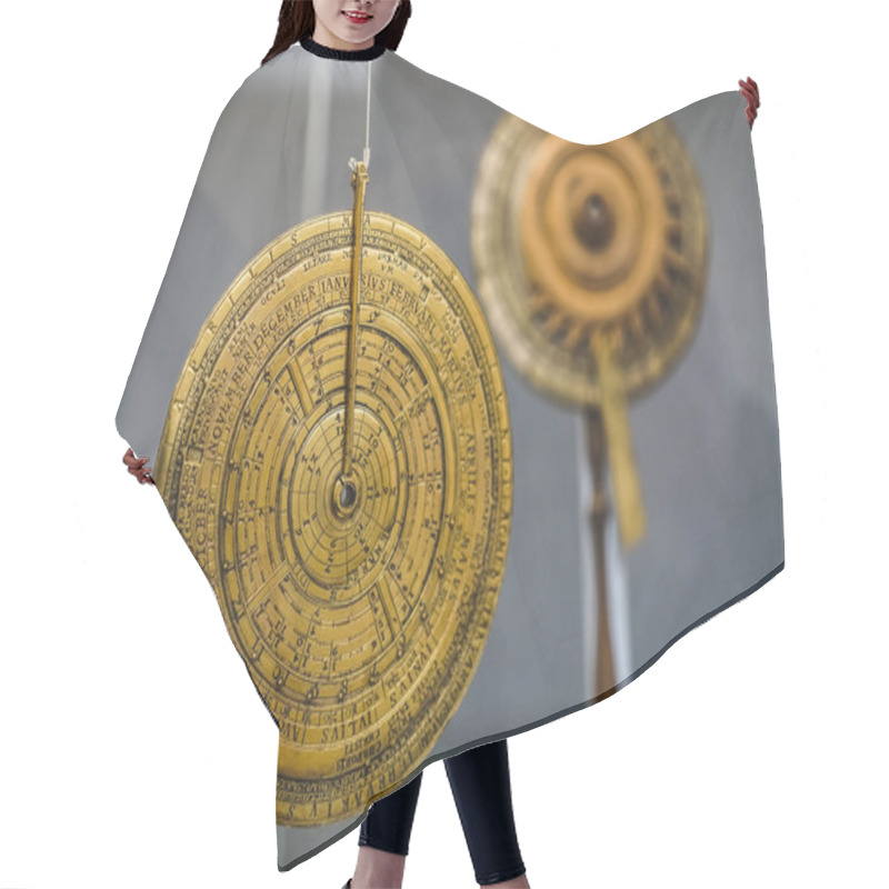 Personality  Minute Sundial. Astronomical Clock With Zodiacal Sign   Hair Cutting Cape