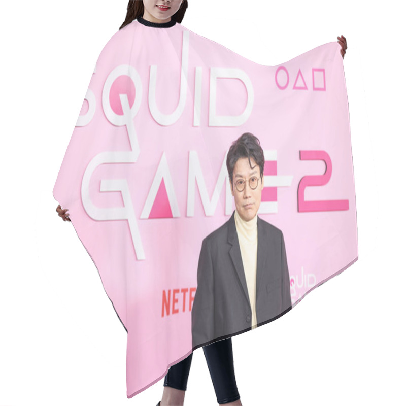 Personality  Hwang Dong-hyuk Arrives At The Los Angeles Premiere And Fan Event For Netflix's 'Squid Game' Season 2 Held At The Los Angeles City College On December 12, 2024 In Los Angeles, California, United States. Hair Cutting Cape