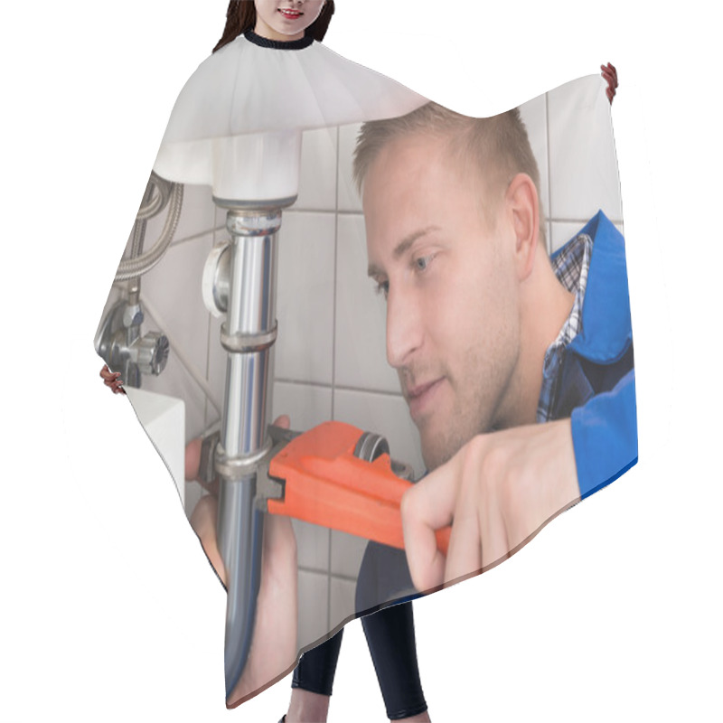 Personality  Male Plumber Fixing Sink Hair Cutting Cape