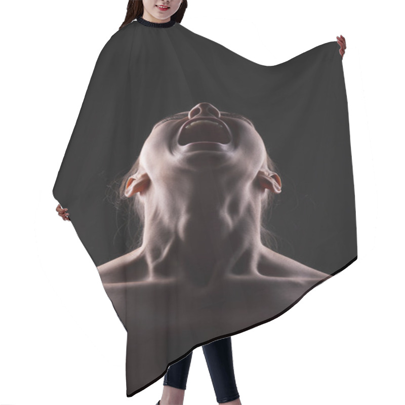 Personality  Screaming Woman Hair Cutting Cape