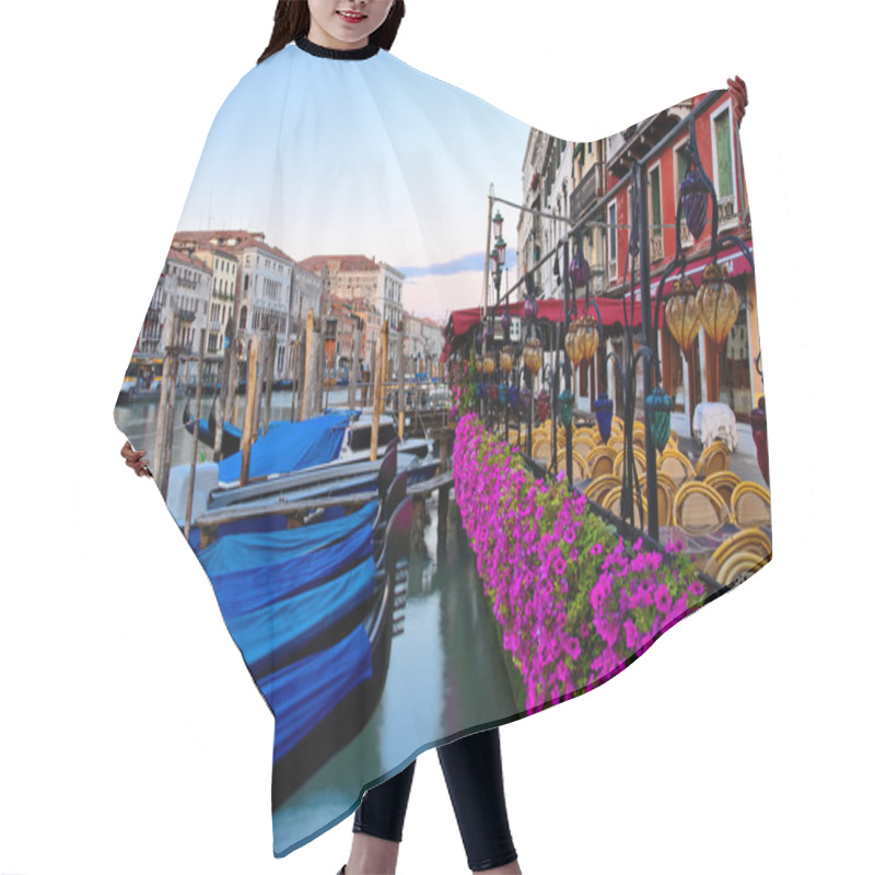 Personality  Postcard From Venice Hair Cutting Cape