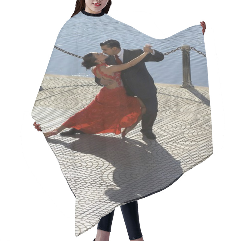 Personality  Couple Dancing Tango Hair Cutting Cape