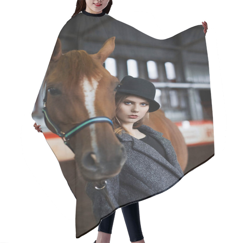 Personality  Beautiful Girl In Hat Stay With A Horse Hair Cutting Cape