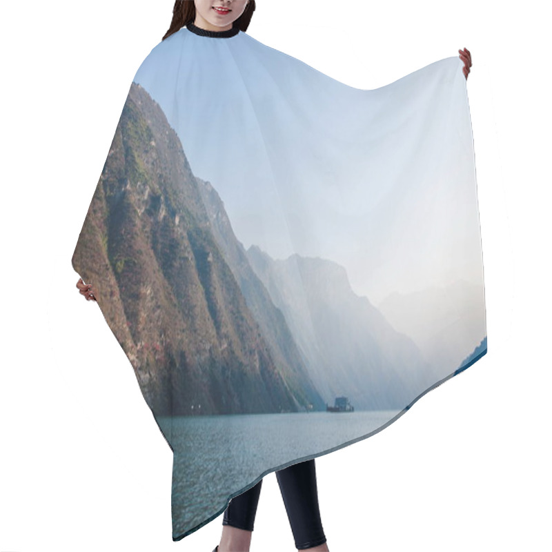 Personality  Yangtze River Three Gorges Wu Gorge Hair Cutting Cape