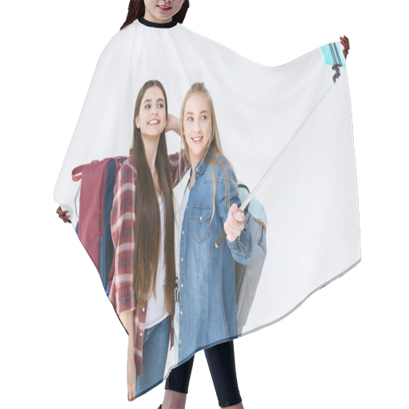 Personality  Happy Teenagers Taking Selfie Together Hair Cutting Cape