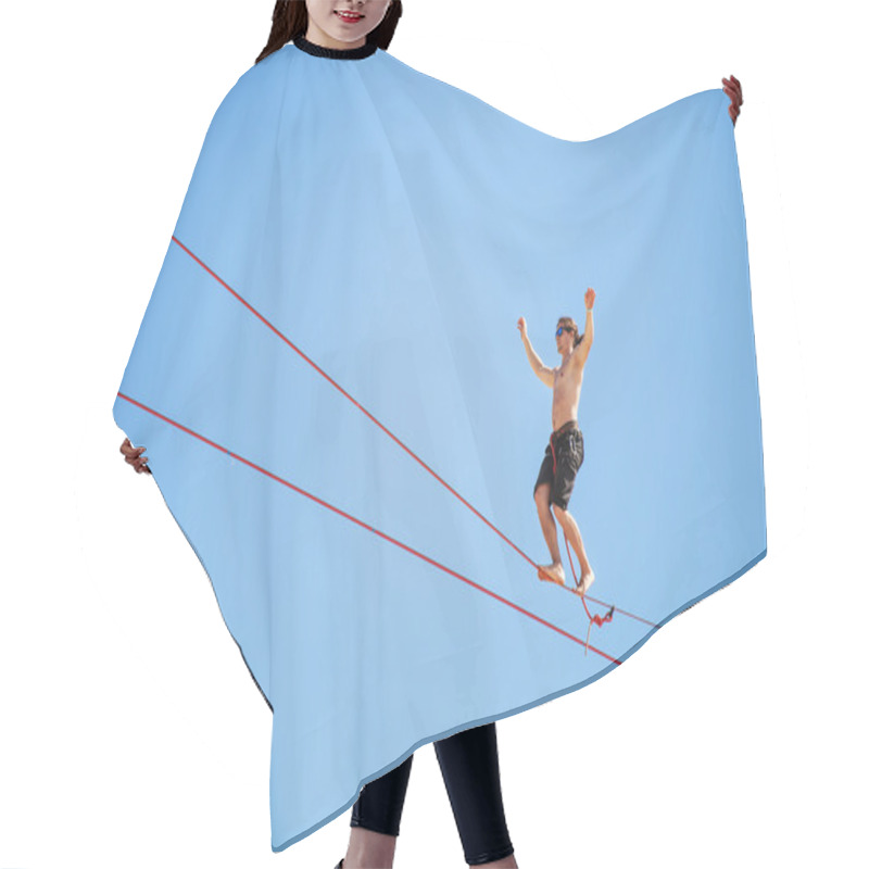 Personality  Highline Walker Participating Hair Cutting Cape