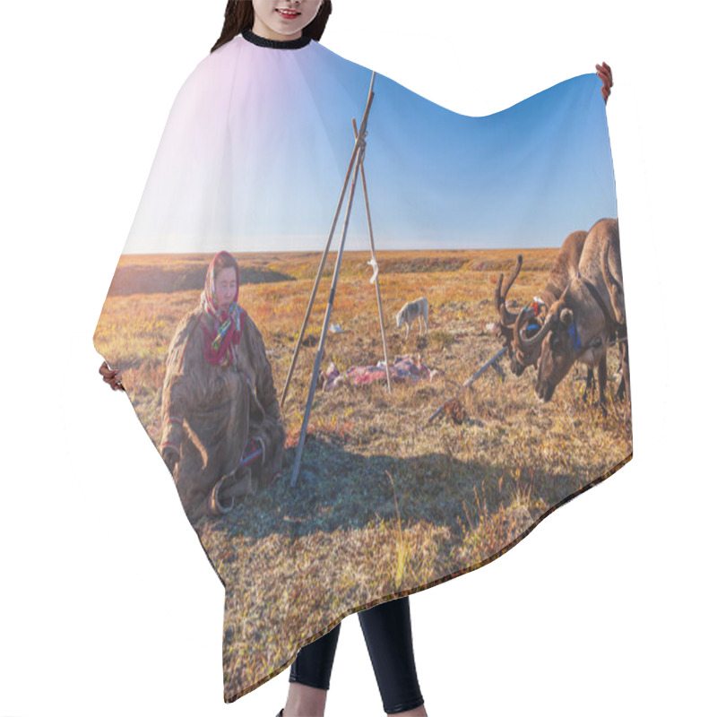 Personality  The Extreme North, Yamal, Life Of Nenets People, Reindeer Herder's Assistant, Woman Sitting On The Ground Waiting Hair Cutting Cape