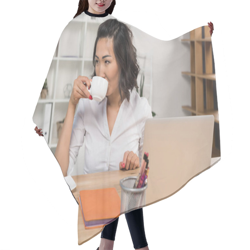 Personality  Businesswoman With Laptop And Coffee  Hair Cutting Cape