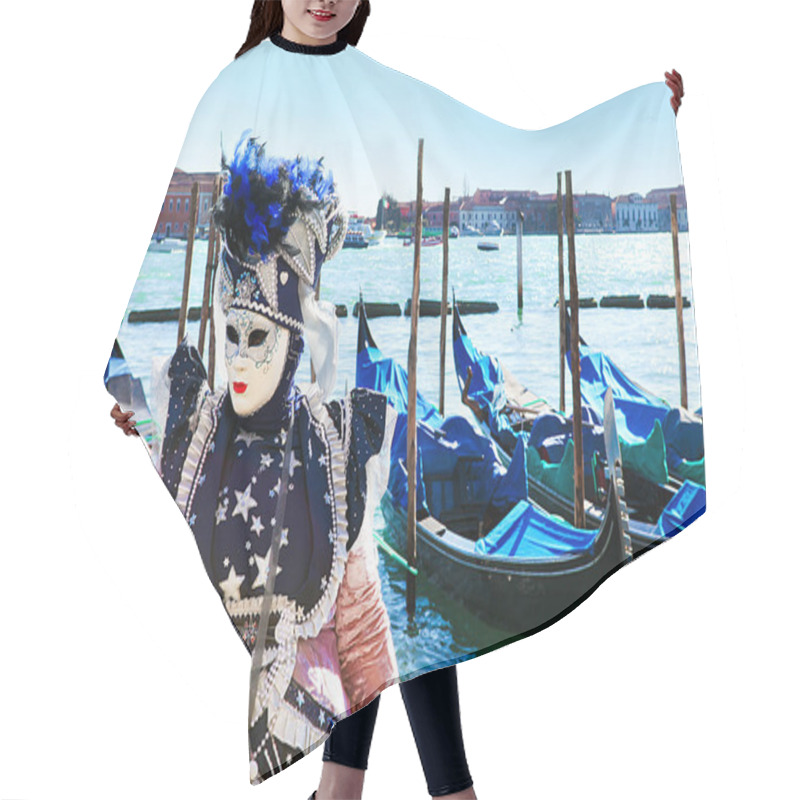 Personality  Venice Carnival Lady In Costume And Mask Hair Cutting Cape