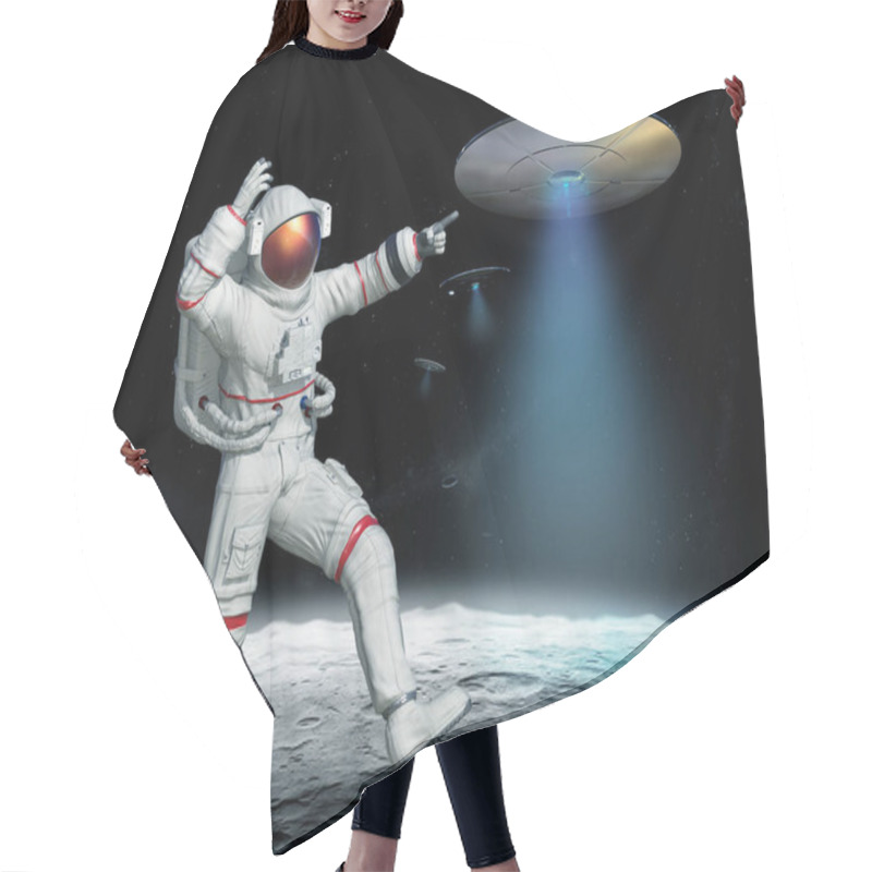 Personality  Invasion Of UFO On The Moon Hair Cutting Cape