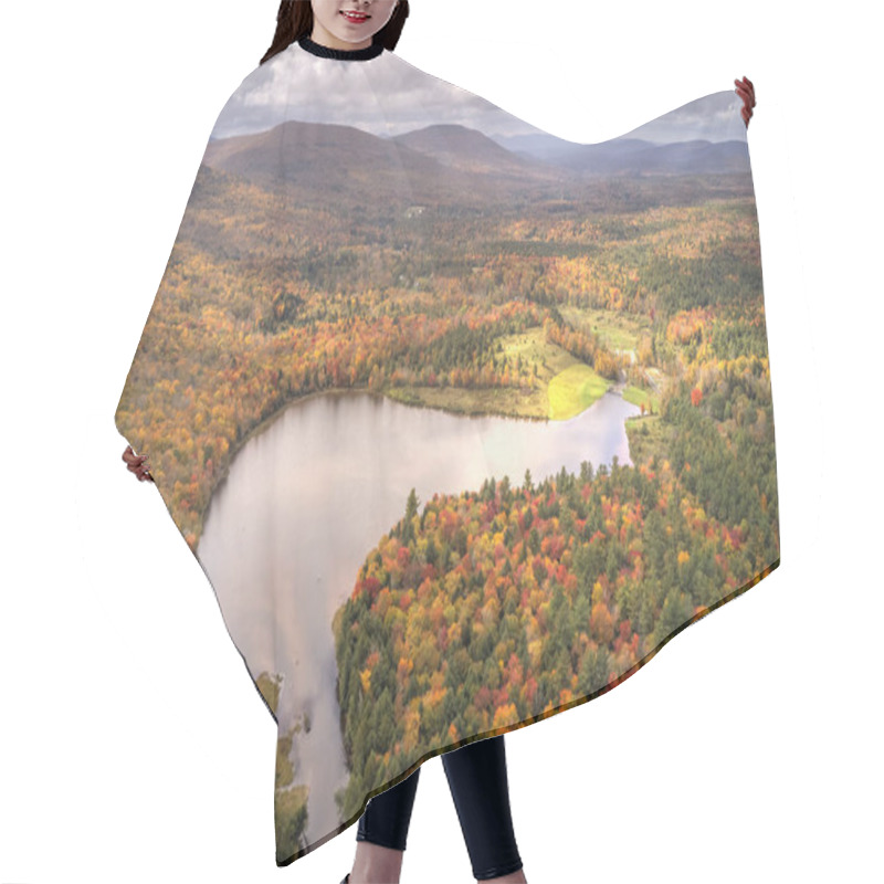 Personality  Colgate Lake In Upstate New York During Peak Fall Foliage Season. Hair Cutting Cape