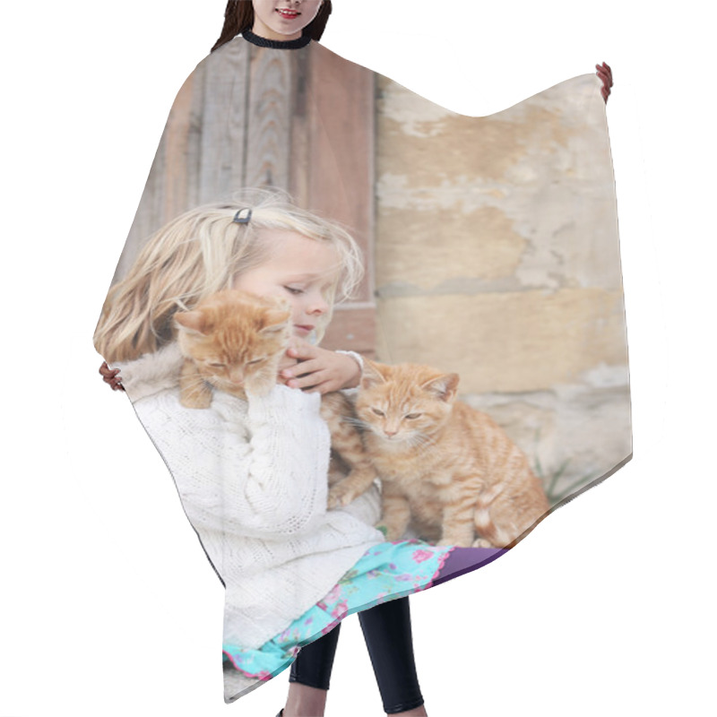 Personality  Girl With Two Kittens Hair Cutting Cape