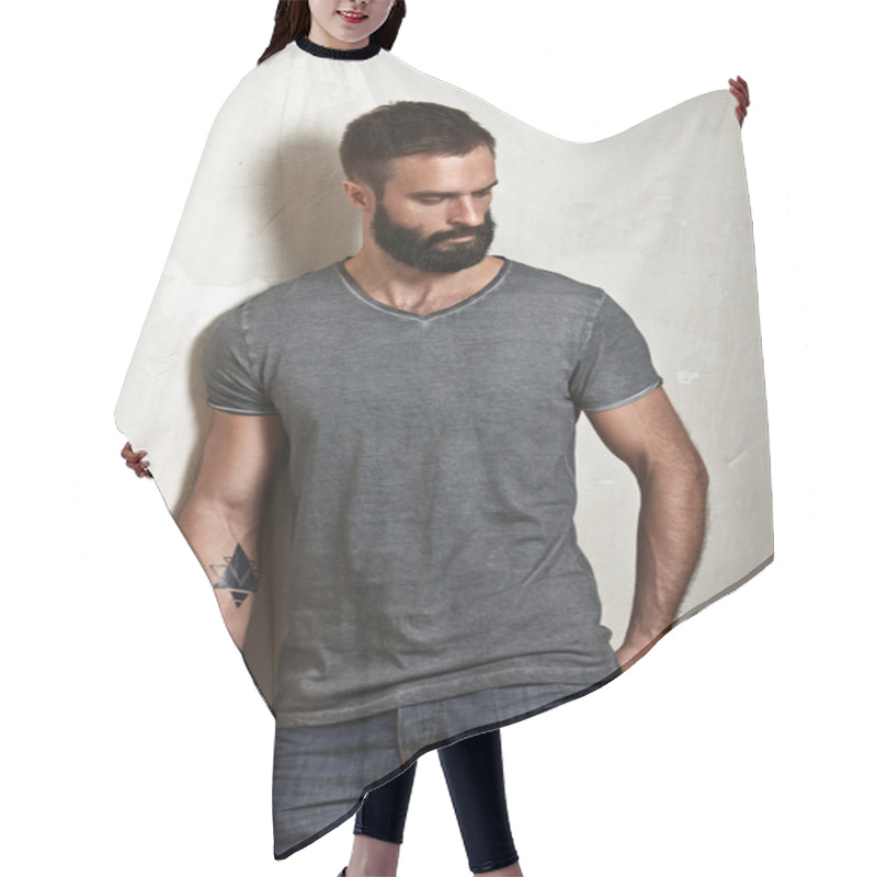 Personality  Bearded Guy Wearing Grey T-shirt Hair Cutting Cape