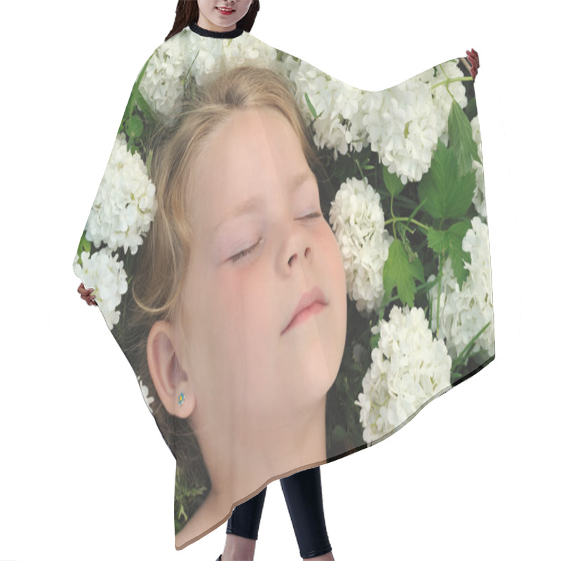 Personality  Little Girl Laying In Flowers - Snowball Hair Cutting Cape