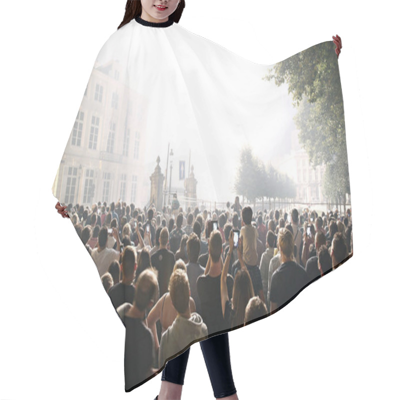 Personality  BELGIUM - POLITICS - ROYALS - MILITARY Hair Cutting Cape