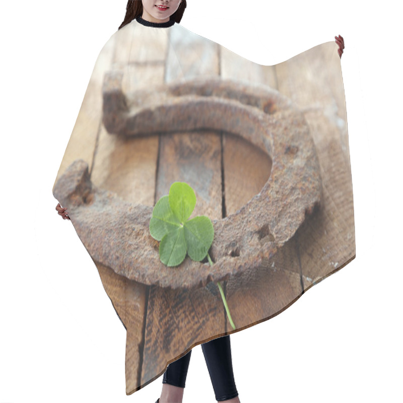 Personality  Horse Shoe,with Clover Leaf Hair Cutting Cape