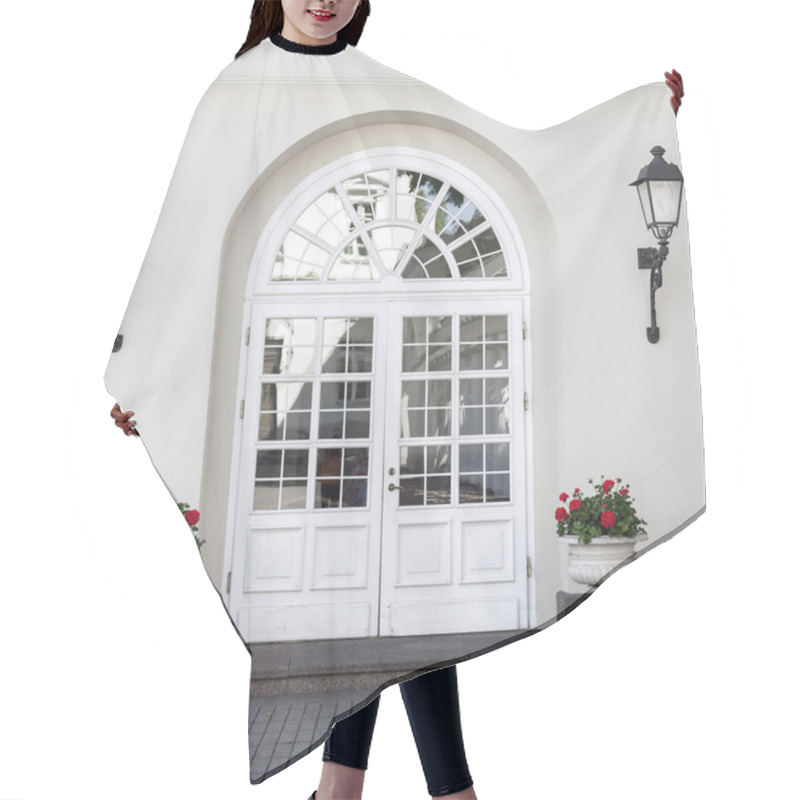 Personality   Classic Style Front Door Hair Cutting Cape