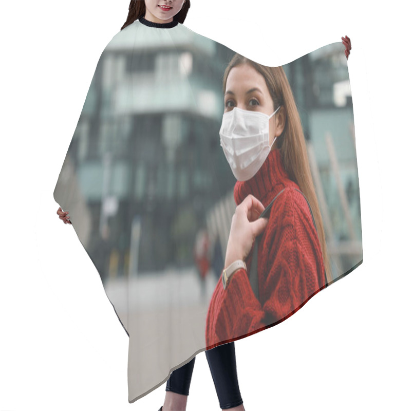 Personality  Portrait Of Happy Young Confident Young Woman Wearing Protective Mask Outdoors And Looking At Camera. Smiling Girl Wearing Surgical Mask For Virus Protection Standing In Modern City Street. Hair Cutting Cape