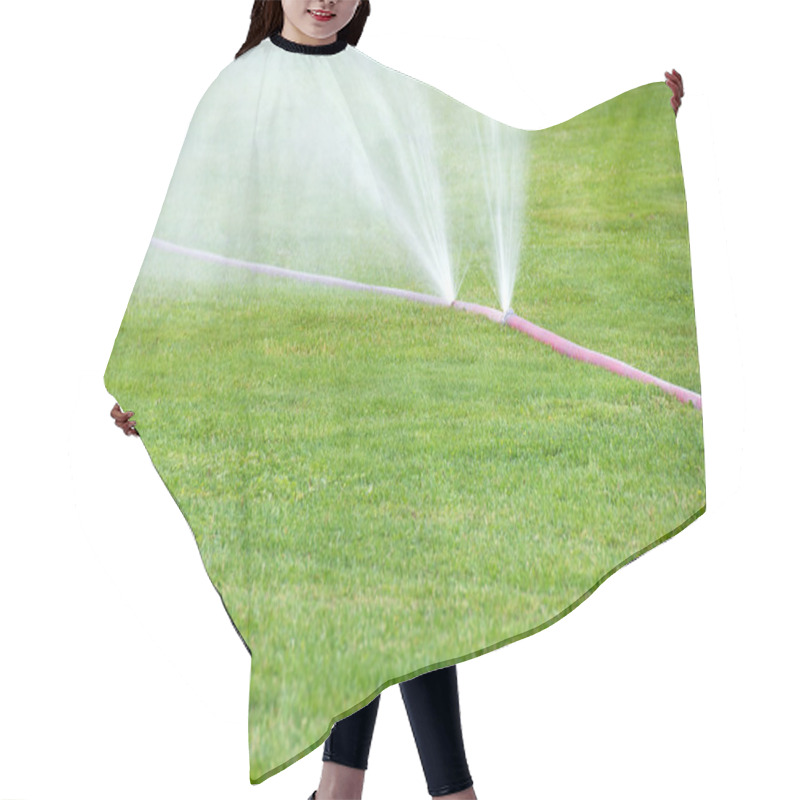 Personality  Sprinkling On Grass From Damaged Hose Hair Cutting Cape