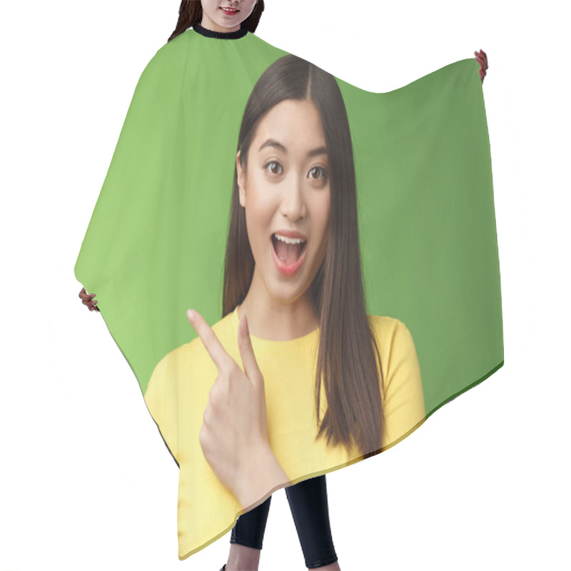 Personality  Enthusiastic Impressed Cute Asian Brunette Describing New Haircare Product Features Amused And Amazed, Lively Talking Poining Left Astonished, Have Interesting Discussion, Stand Green Background. Hair Cutting Cape