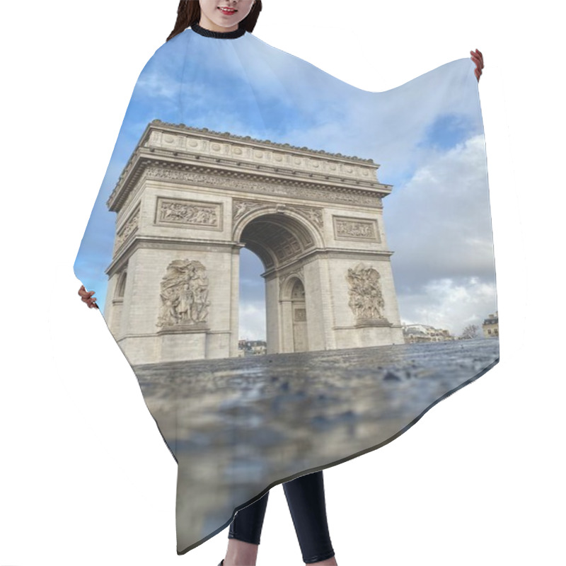 Personality  Paris, Arc De Triomphe During A Cloudy Day Hair Cutting Cape