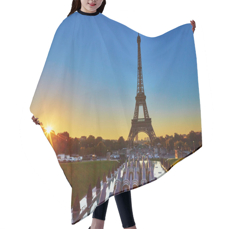 Personality  Scenic View Of The Eiffel Tower During Sunrise Hair Cutting Cape