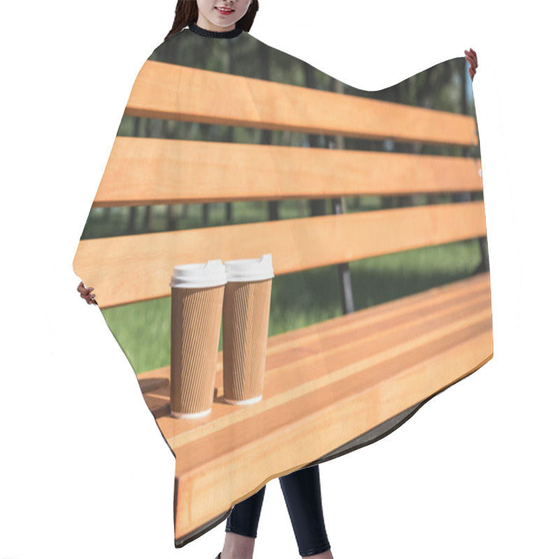 Personality  Disposable Coffee Cups On Bench Hair Cutting Cape