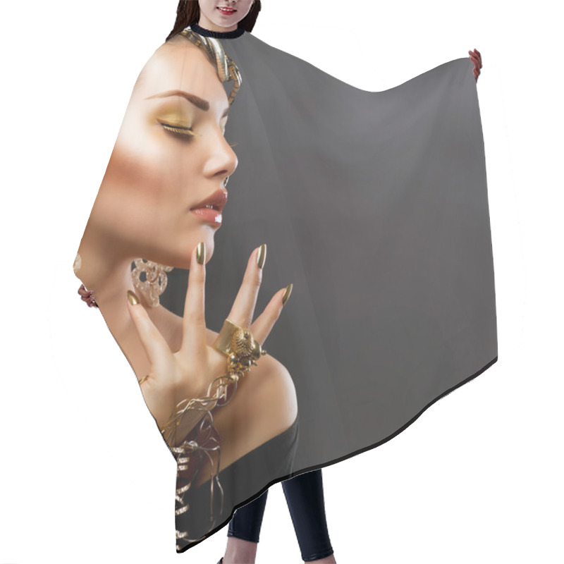 Personality  Gold Makeup. Fashion Girl Portrait Hair Cutting Cape