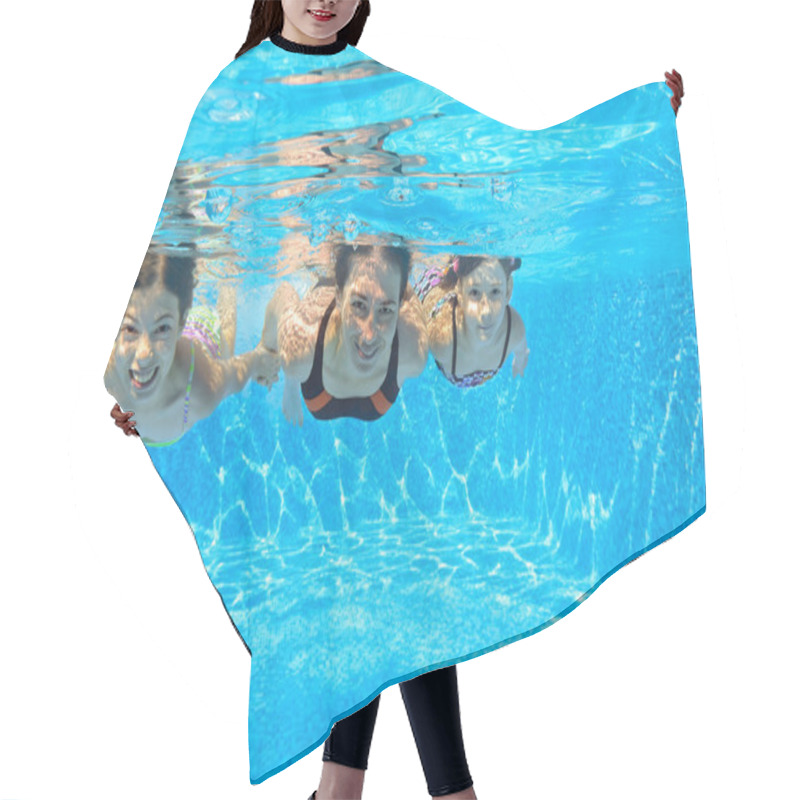 Personality  Happy Family Swim Underwater In Pool Hair Cutting Cape