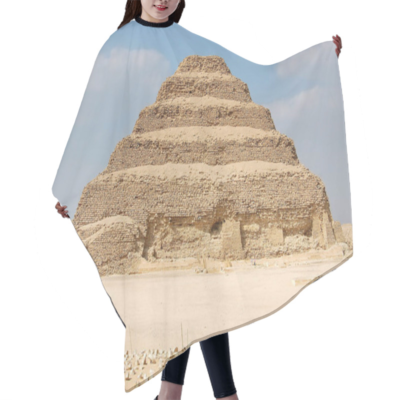 Personality  Egypt, Saqqara, The Step Pyramid Of Djoser, It Is Generally Identified As The World's Oldest Substantial Monumental Structure To Be Built Of Finished Stones. Hair Cutting Cape