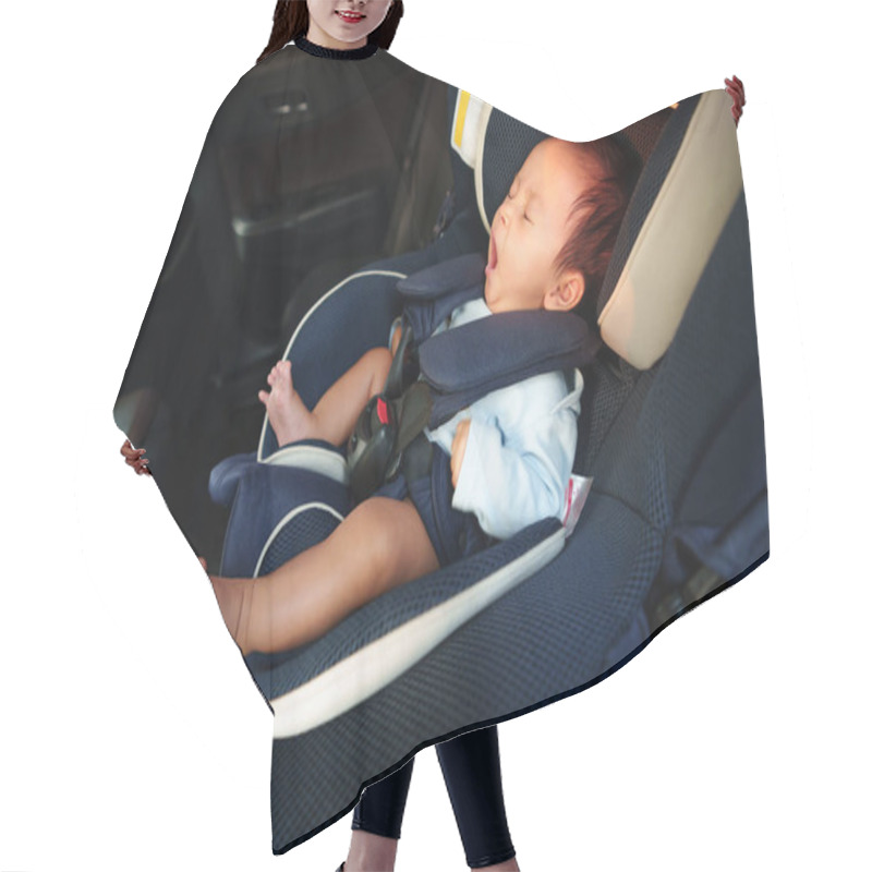 Personality  Sleepy Newborn Baby Yawning While Sitting In An Infant Car Seat, Safety Chair Travelling Hair Cutting Cape